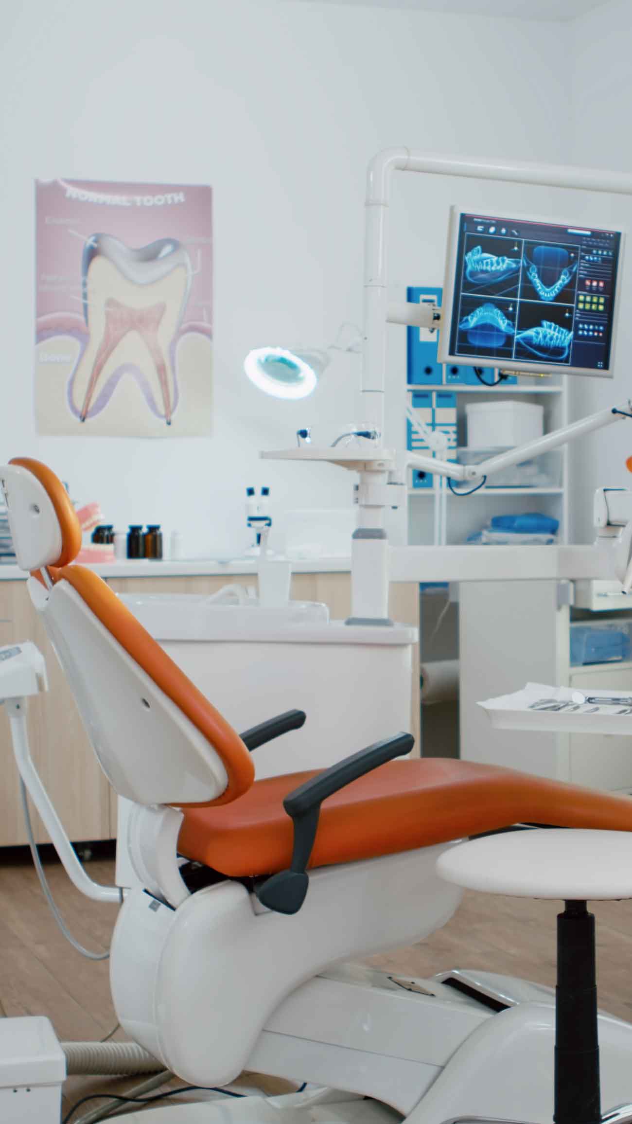 Interior de clínica dental moderna y luminosa en Zaragoza